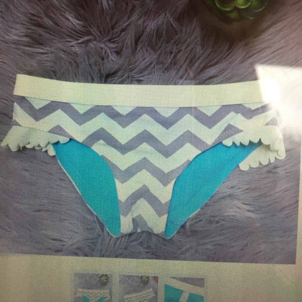 ISO ivivva swim bottom in 12 or 14. In search of!!